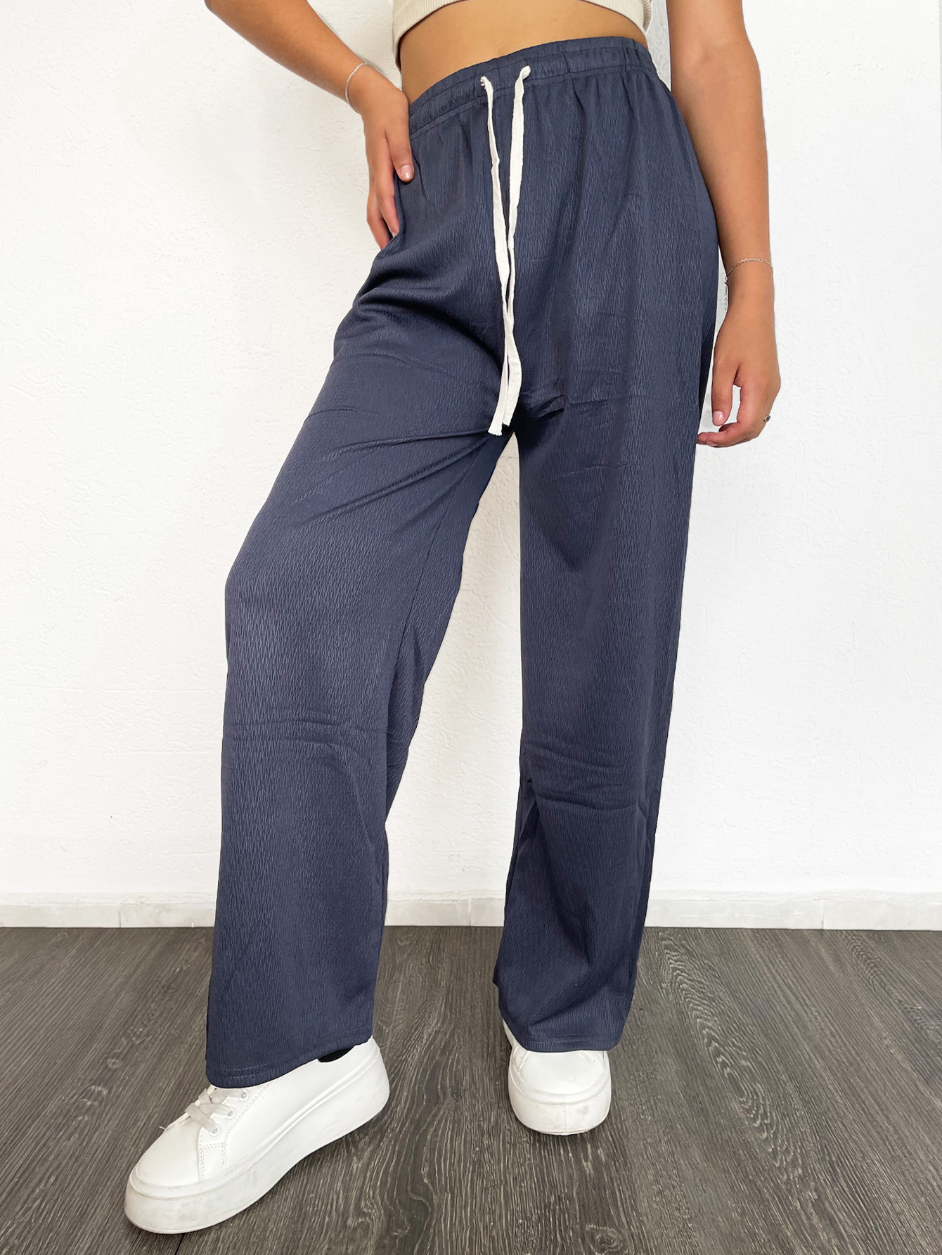 Pantalón holgado de cintura alta con textura- Estilo Cómodo